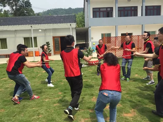 “向梦想出发” 金沙js9线路中心销售团建活动完善绽放